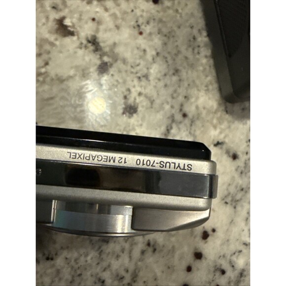 Olympus Stylus 7010 12MP Digital Camera w/ Case Batteries Charger 2GB xD TESTED - Picture 3 of 4